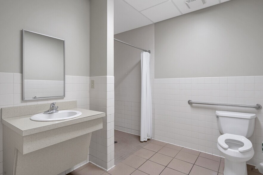 More Photos Of 4385 Johns Creek Pky, Suwanee Medical For Lease