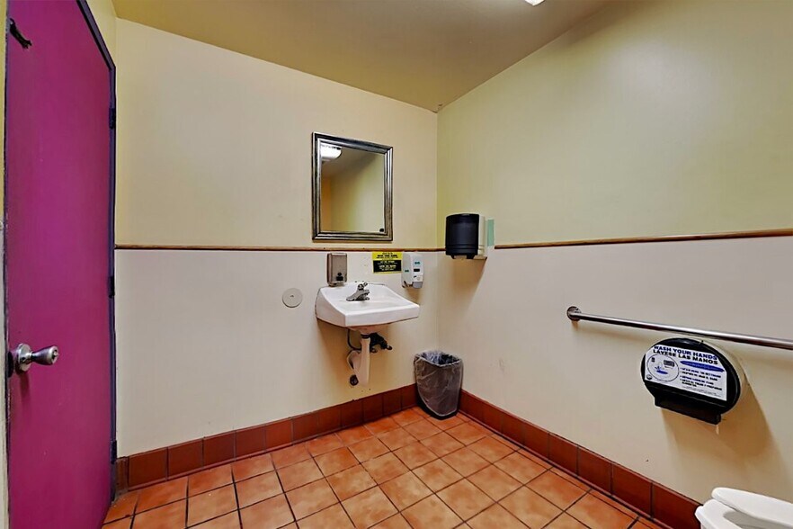 More Photos Of 6176 Atlantic Blvd, Long Beach Restaurant For Sale