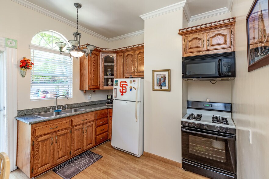 More Photos Of 2279-2281 15th St, San Francisco Apartments For Sale