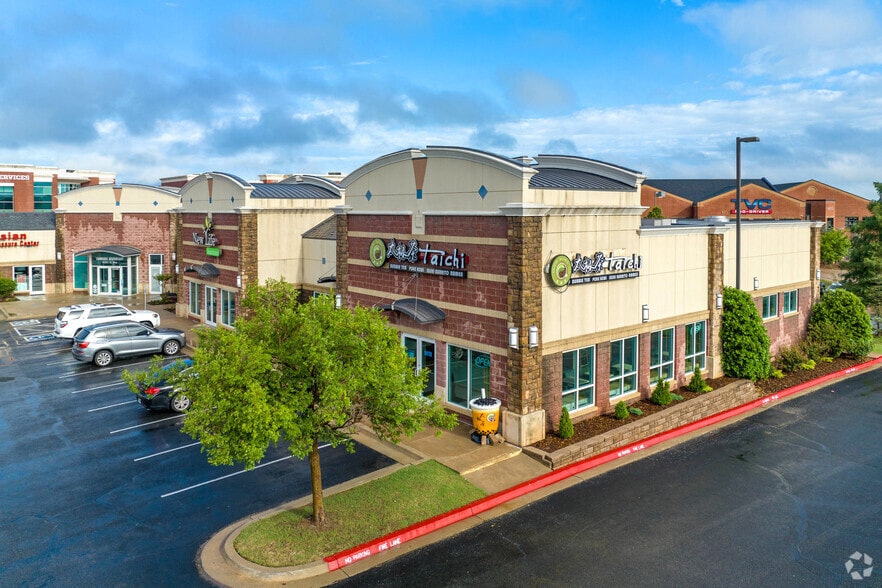 More Photos Of 14201 N May Ave, Oklahoma City Storefront For Lease