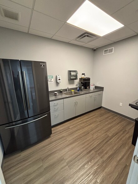 More Photos Of 1750 Leonard St NE, Grand Rapids Office For Sale