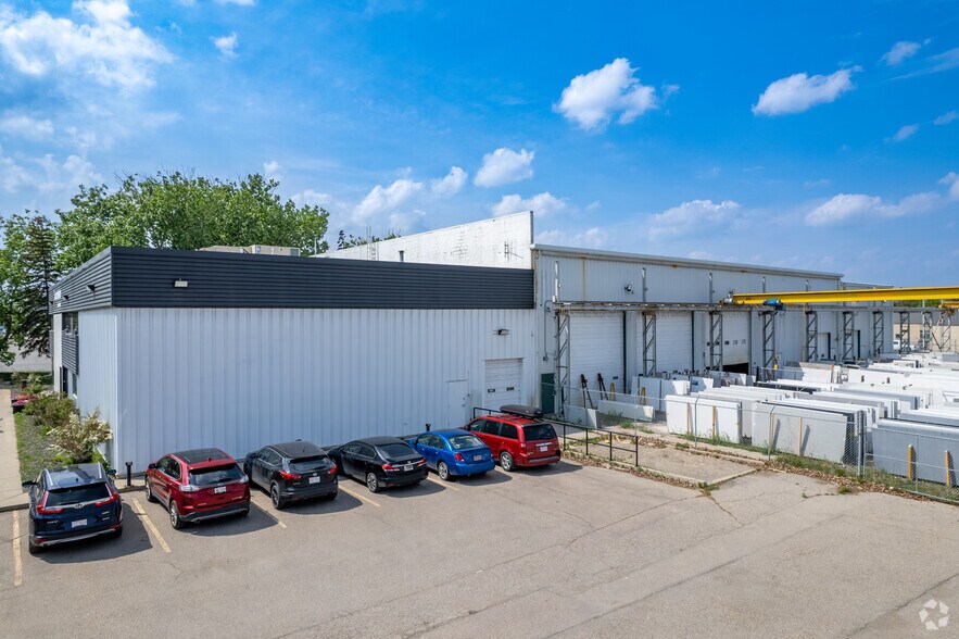 More Photos Of 4930 74th Ave SE, Calgary Warehouse For Lease