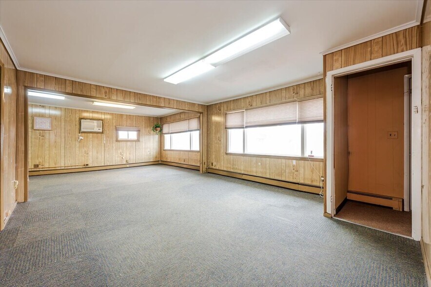More Photos Of 930 Sunrise Hwy, North Babylon Office For Sale