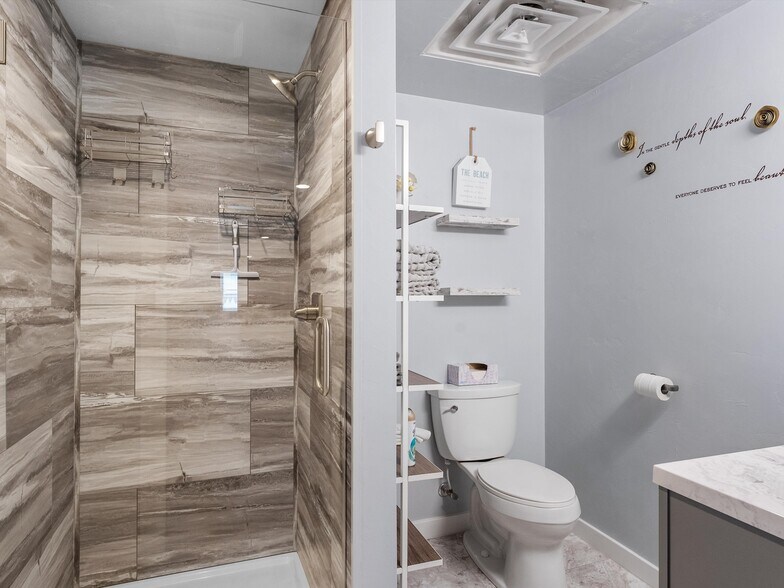 More Photos Of 201 Steele St, Algoma Hotel For Sale