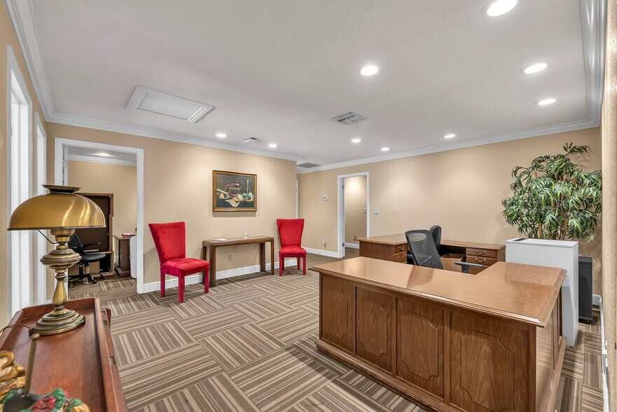 More Photos Of 308 Elizabeth St, Brandon Office For Lease