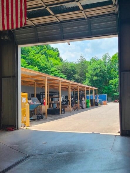 More Photos Of 8812 Kingston Pike, Knoxville Warehouse For Lease