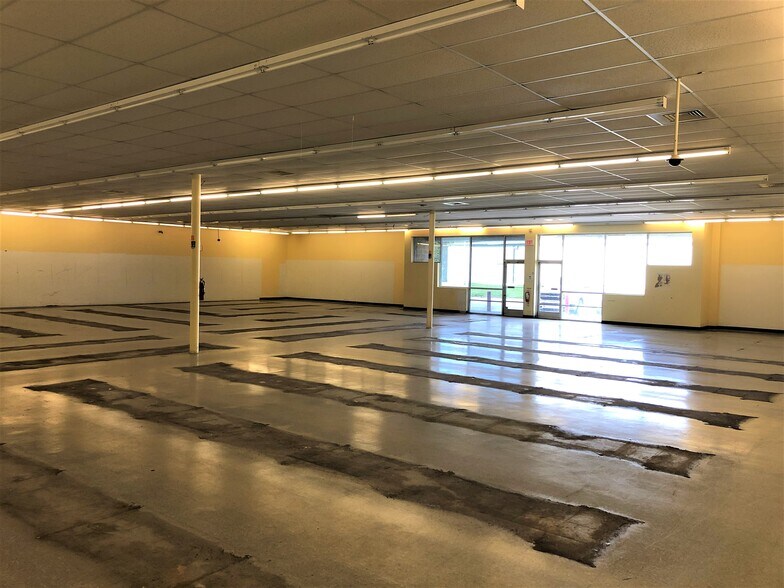 More Photos Of 336 Lang Rd, Beaverton Freestanding For Lease