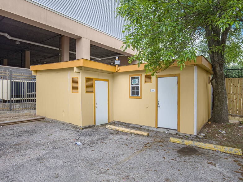 More Photos Of 6712 Morningside Dr, Houston Hospitality For Sale