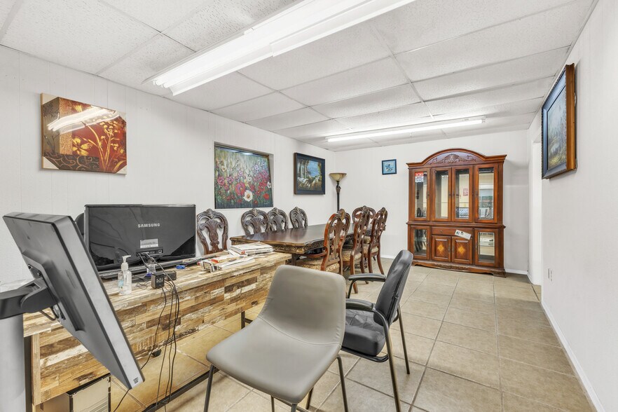 More Photos Of 701 W Landstreet Rd, Orlando Warehouse For Sale