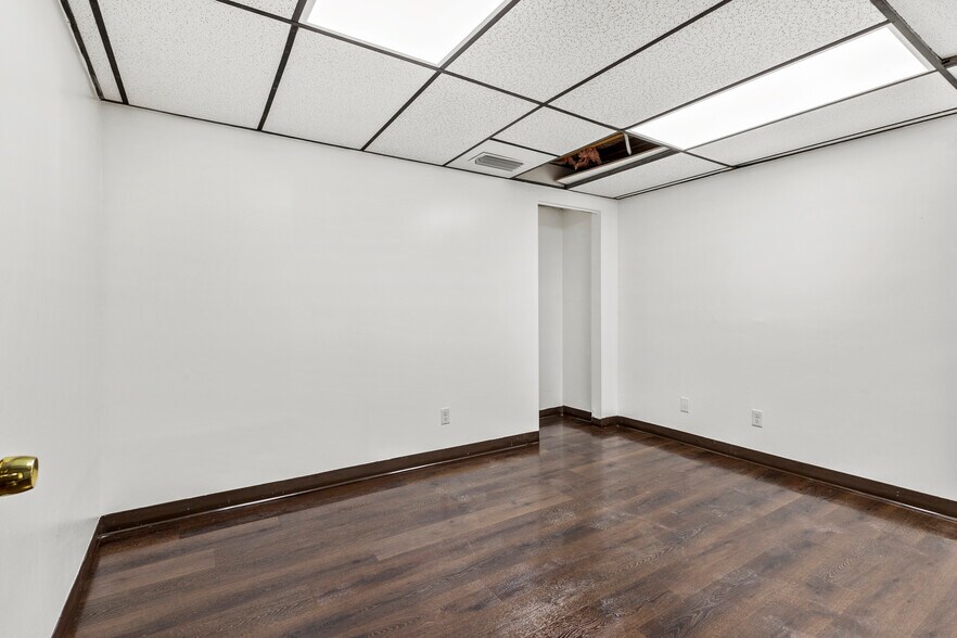 More Photos Of 108 N Depot Dr, Fort Pierce Office Residential For Lease