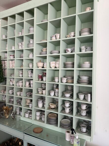 More Photos Of 302 Williams St, Fayetteville Flex For Sale