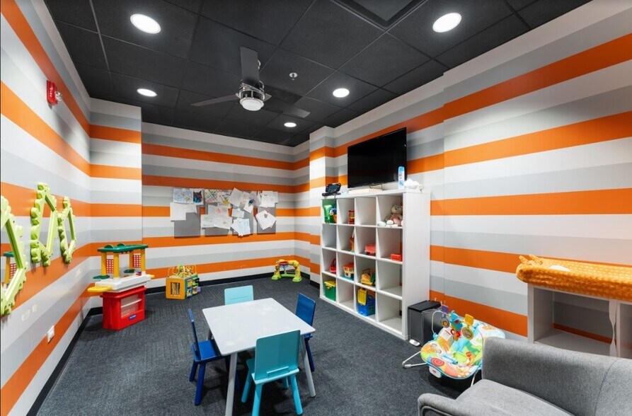 More Photos Of 230 E Ogden Ave, Hinsdale Medical For Sale