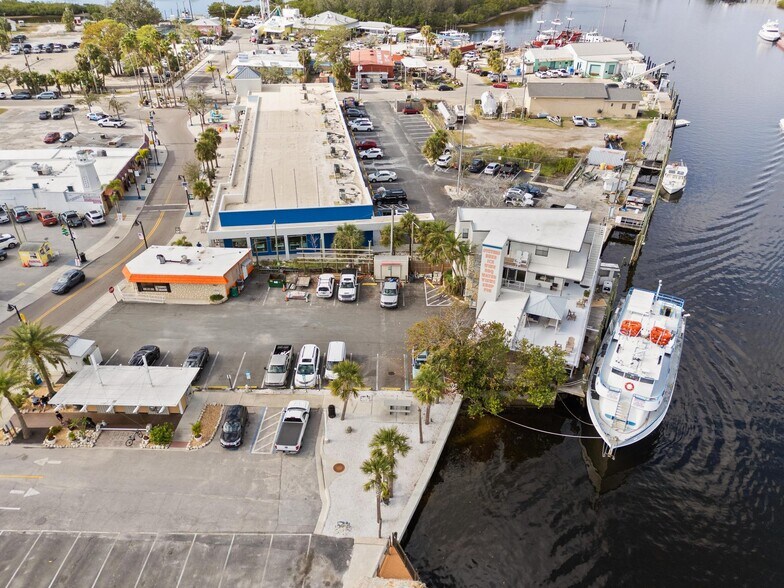 More Photos Of 810 Dodecanese Blvd, Tarpon Springs Marina For Sale