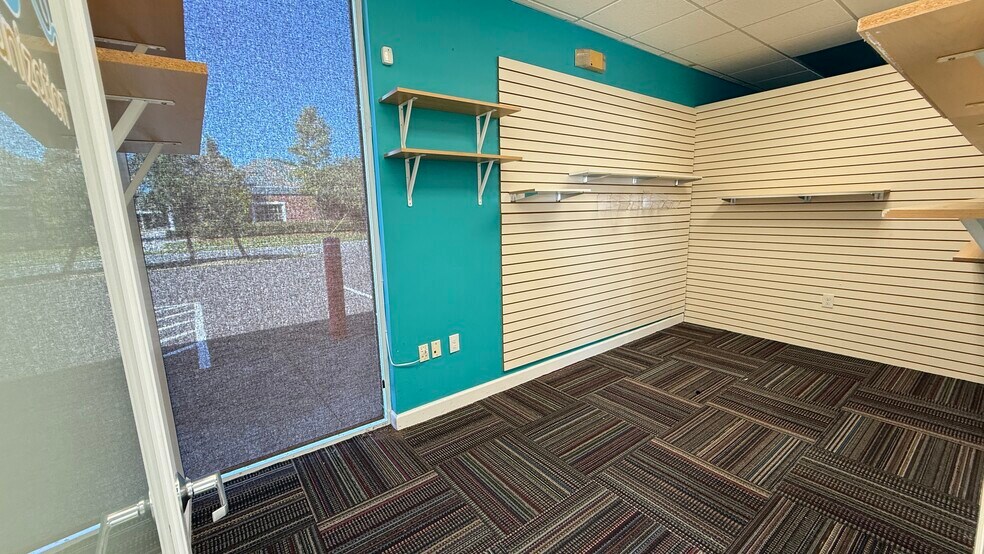 More Photos Of 3350-3390 E Bay Dr, Largo Storefront For Lease