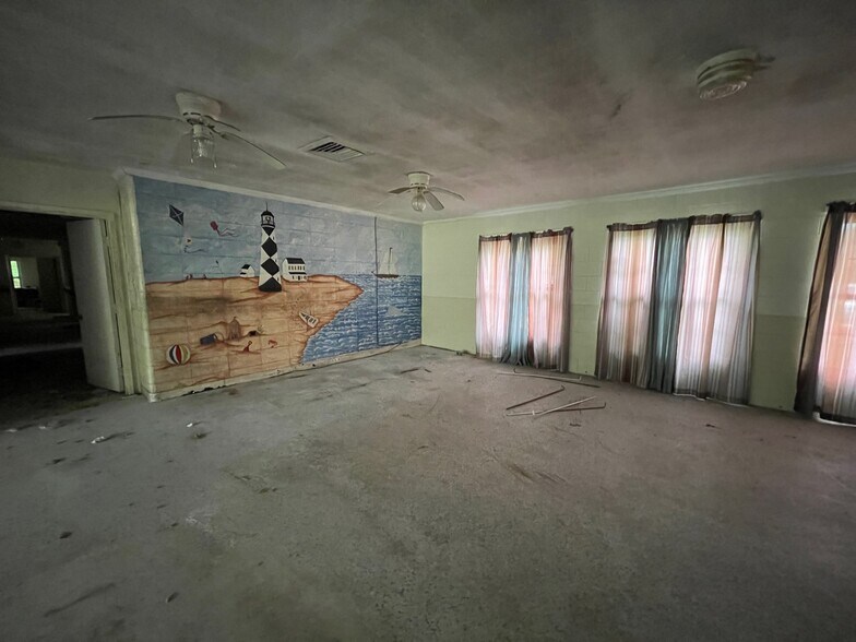 More Photos Of 311 E Bryant St, Enfield Assisted Living For Sale