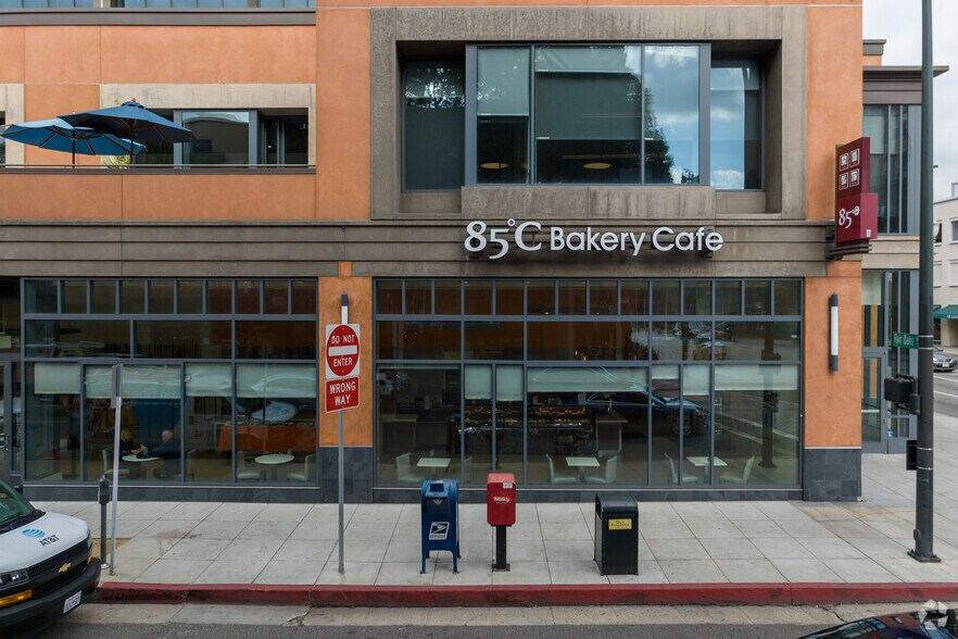 More Photos Of 61 S Fair Oaks Ave, Pasadena Restaurant For Lease