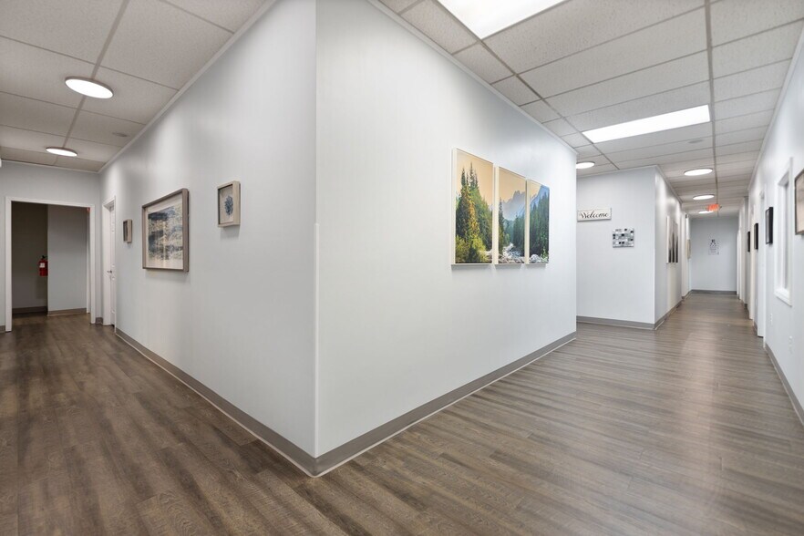 More Photos Of 725 S Main St, London Medical For Sale