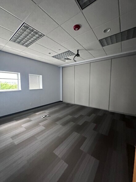 More Photos Of 205 Fairview Dr, Dallas Center Warehouse For Sale