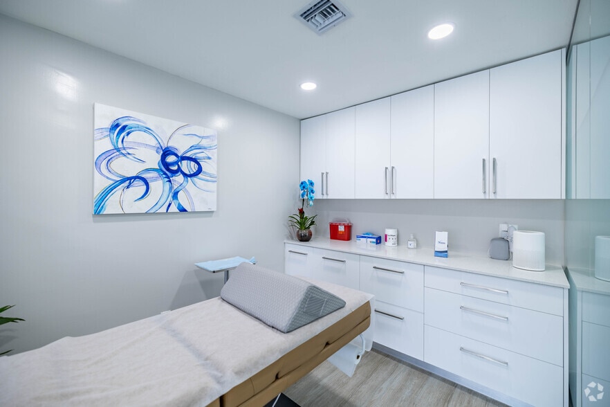 More Photos Of 6443 Bird Rd, Miami Medical For Sale