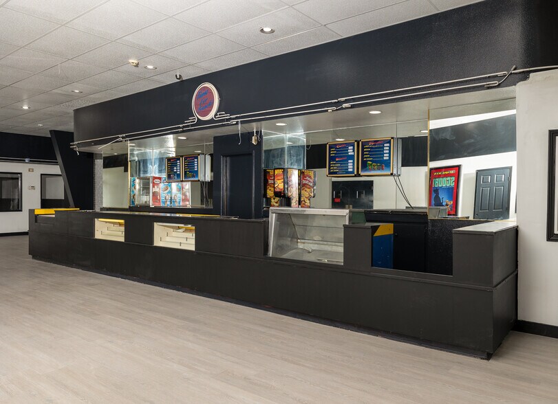 More Photos Of 123 E 7th St, Hanford Movie Theatre For Sale