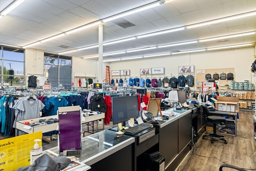 More Photos Of 500 E Willow St, Long Beach General Retail For Sale