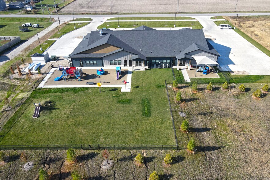 More Photos Of 403 N Grant Ave, Elkhart Specialty For Sale