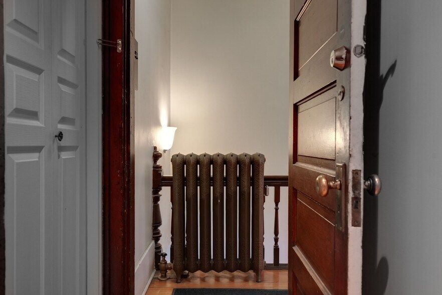 More Photos Of 606 Meredith Rd NE, Calgary Restaurant For Sale