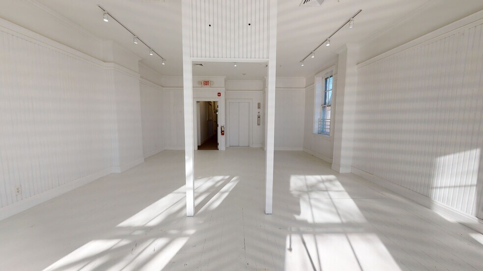 More Photos Of 33 Main St, Nantucket Storefront Retail Office For Sale