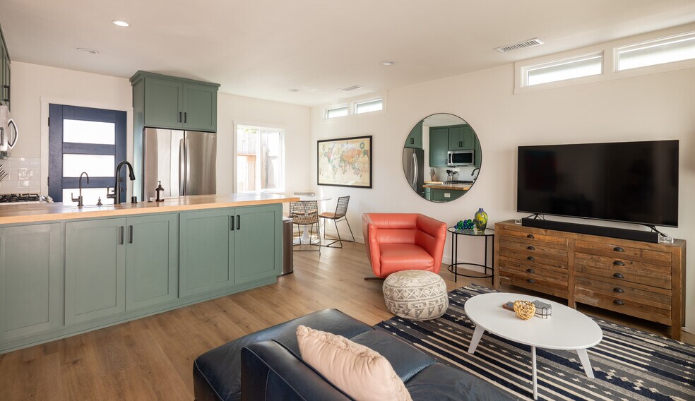 More Photos Of 4852 S Centinela Ave, Los Angeles Multifamily For Sale