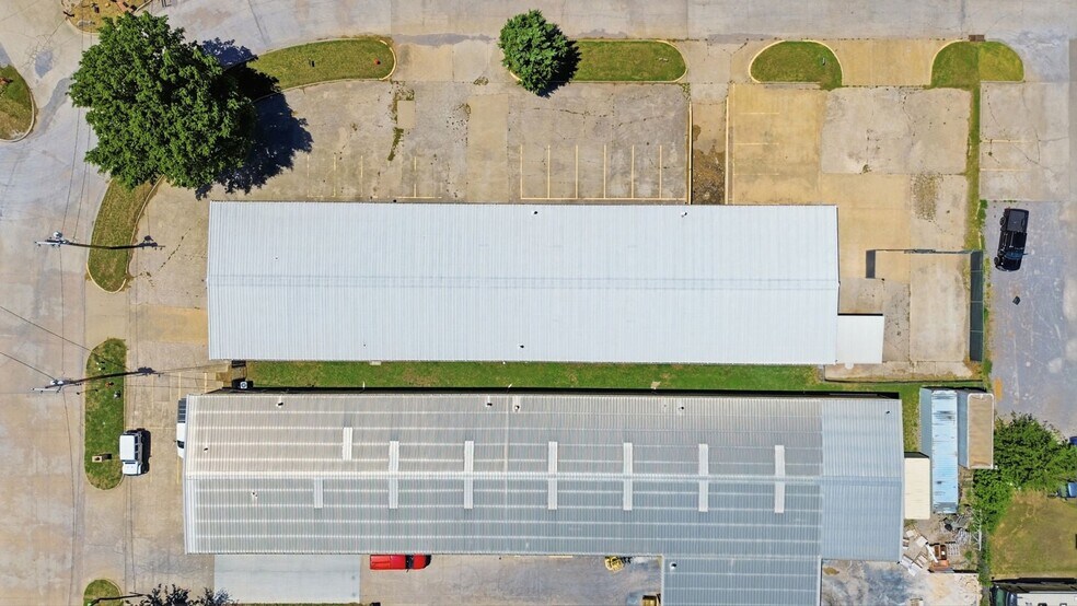 More Photos Of 220 S Alliance Ct, Oklahoma City Manufacturing For Lease