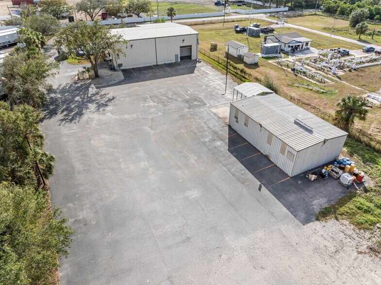 More Photos Of 5910 Hartford St, Tampa Warehouse For Lease