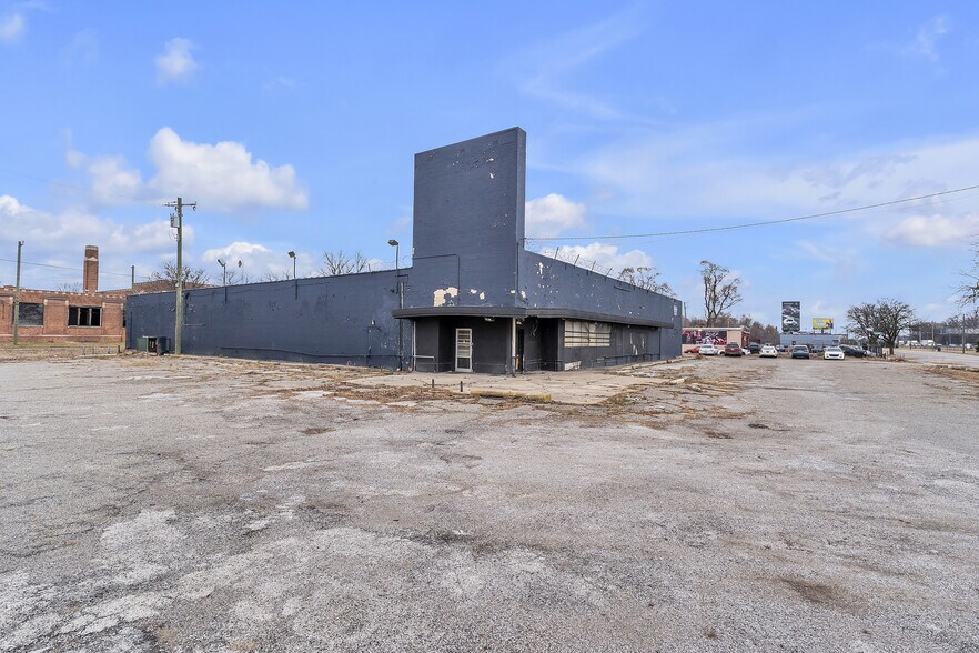 More Photos Of 12021 Harper Ave, Detroit Supermarket For Sale