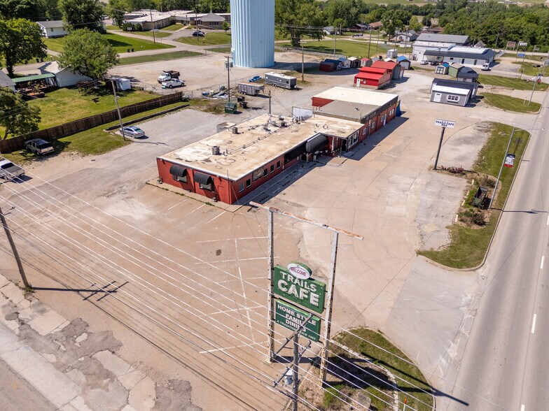 More Photos Of 601 Arizona Ave, Holton General Retail For Sale