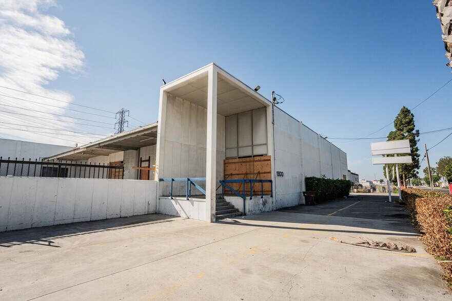 More Photos Of 1500 E Cerritos Ave, Anaheim Manufacturing For Lease
