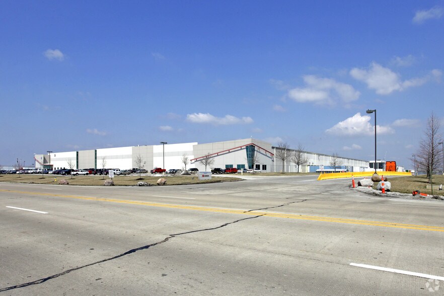 More Photos Of 3 Gateway Commerce Center Dr E, Edwardsville Distribution For Lease