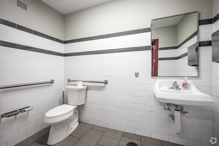 More Photos Of 43 Bellamy Ct, Stockbridge Service For Lease