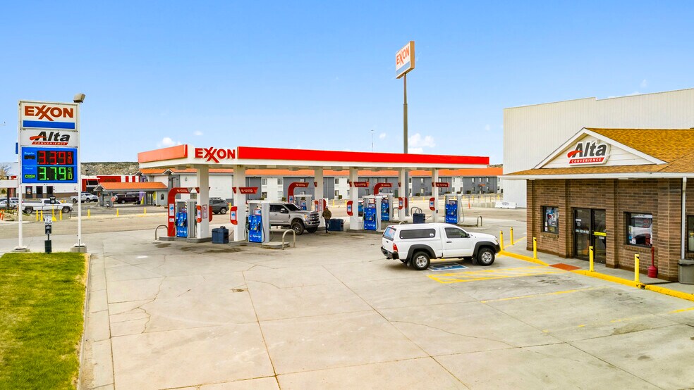 More Photos Of 2496 Foothill Blvd, Rock Springs Service Station For Sale