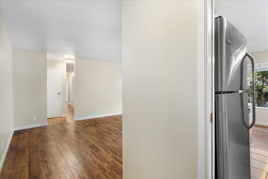 More Photos Of 561 Oakland Ave, Oakland Apartments For Sale