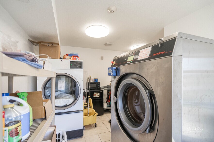 More Photos Of 203 SW 7th St, Stuart Hotel For Sale