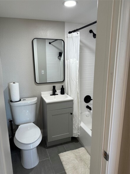 More Photos Of 5202 County Road 469, Brazoria Apartments For Sale