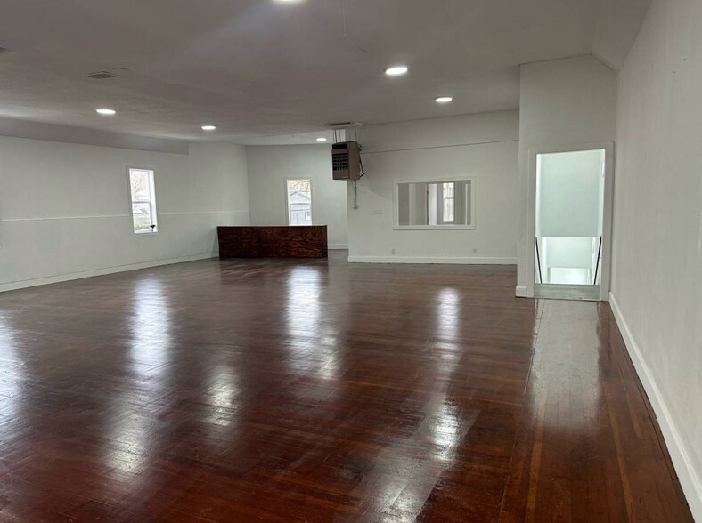 More Photos Of 5601 Rainier Ave S, Seattle General Retail For Lease