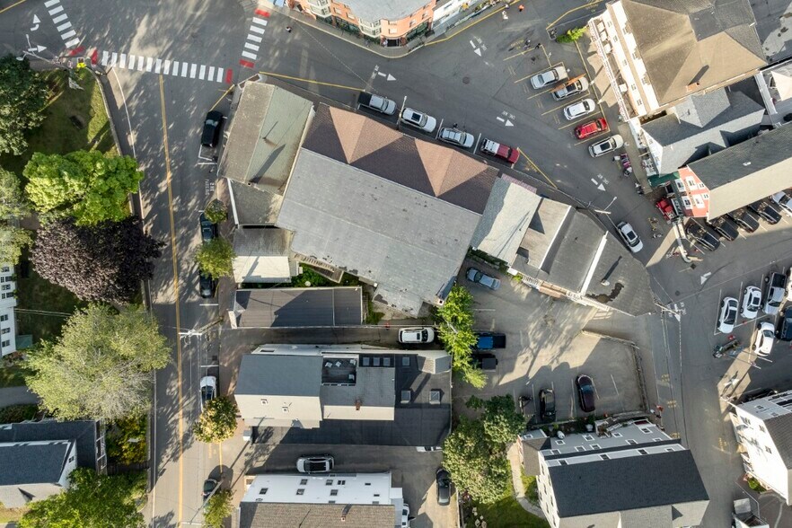 More Photos Of 10 McKown St, Boothbay Harbor Storefront For Sale