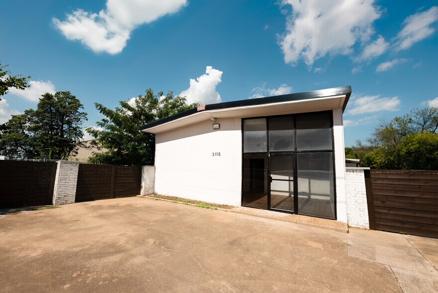 Primary Photo Of 3115 Sabine St, Forest Hill Warehouse For Lease