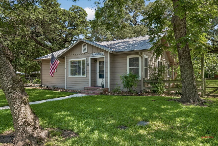 Primary Photo Of 115 Oak Park Dr, Boerne Office For Sale