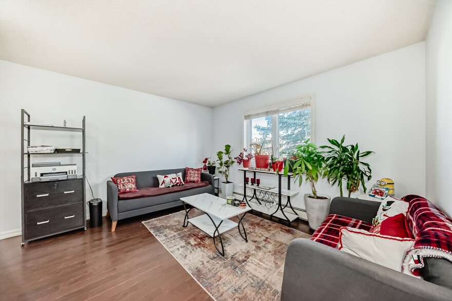 More Photos Of 7714-7716 Bowness Rd NW, Calgary Apartments For Sale