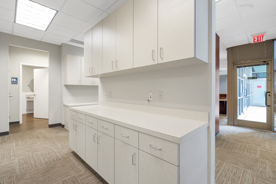 More Photos Of 4385 Johns Creek Pky, Suwanee Medical For Lease