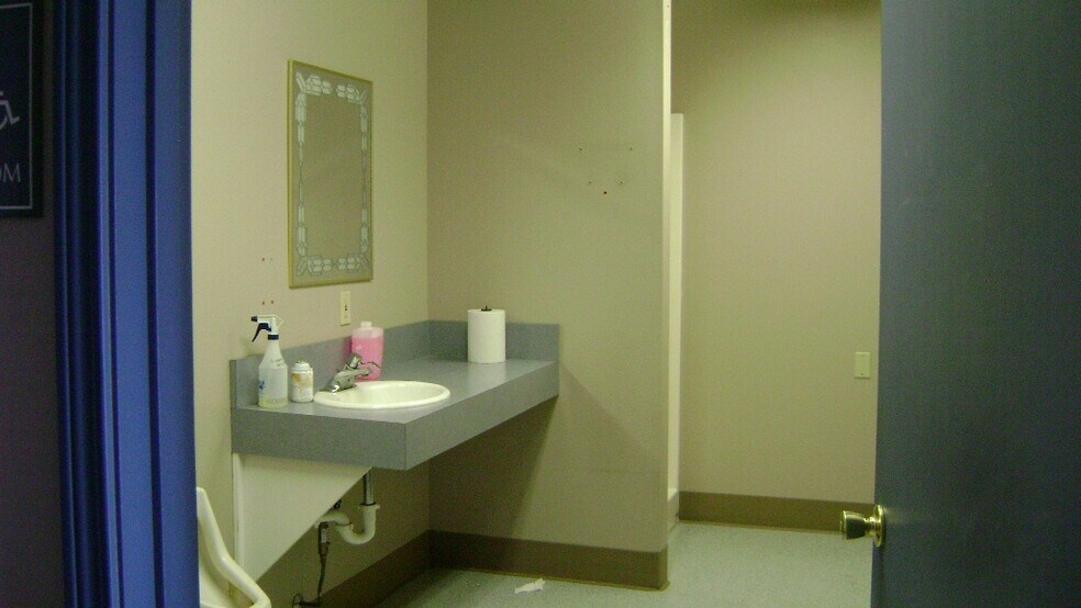 More Photos Of 325 E Happy Valley Rd, Roseburg Industrial For Sale