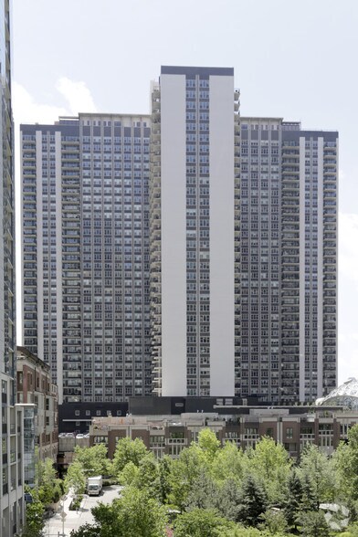 More Photos Of 400 E Randolph St, Chicago Multifamily For Sale