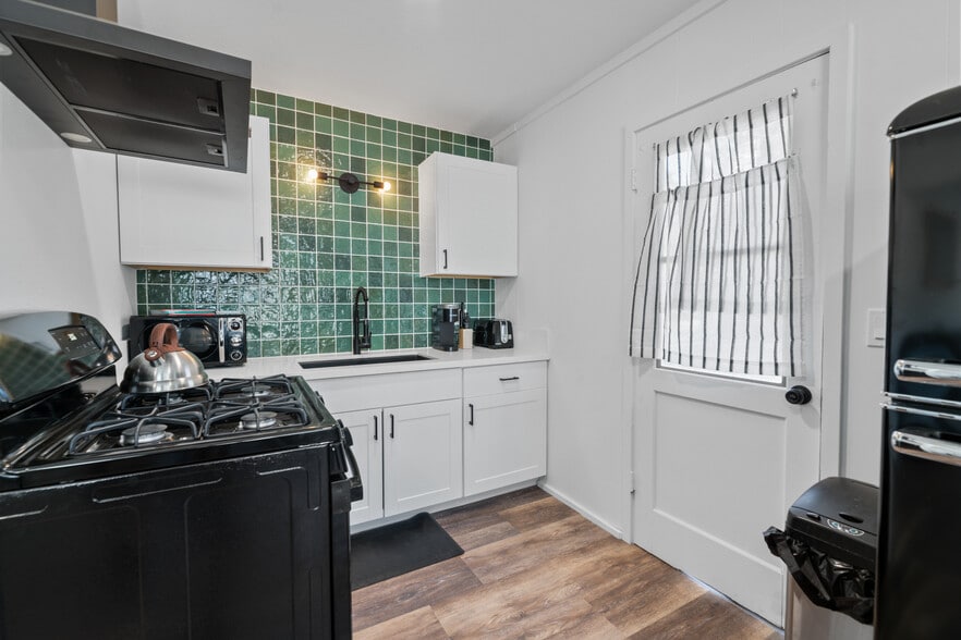 More Photos Of 560 Edgemoor Rd, Big Bear Lake Hotel For Sale