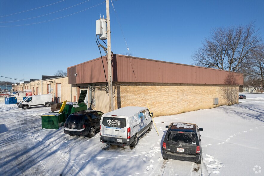More Photos Of 6501-6561 Angola Rd, Holland Light Manufacturing For Lease